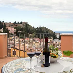 https://vilagos-apartment-loft-taormina.taorminaitalyhotels.com